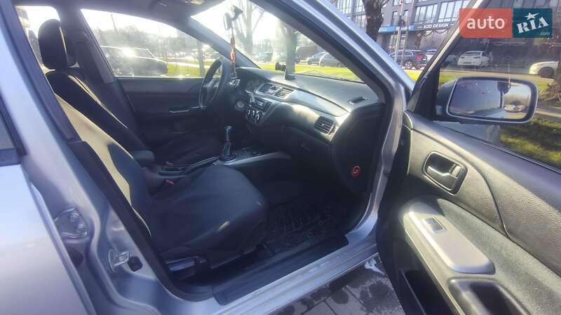 Седан Mitsubishi Lancer 2006 в Ужгороде