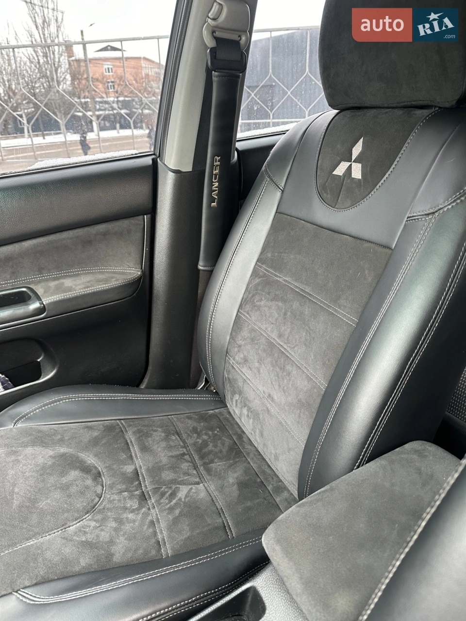 2010 Mitsubishi Lancer - мініатюра 29