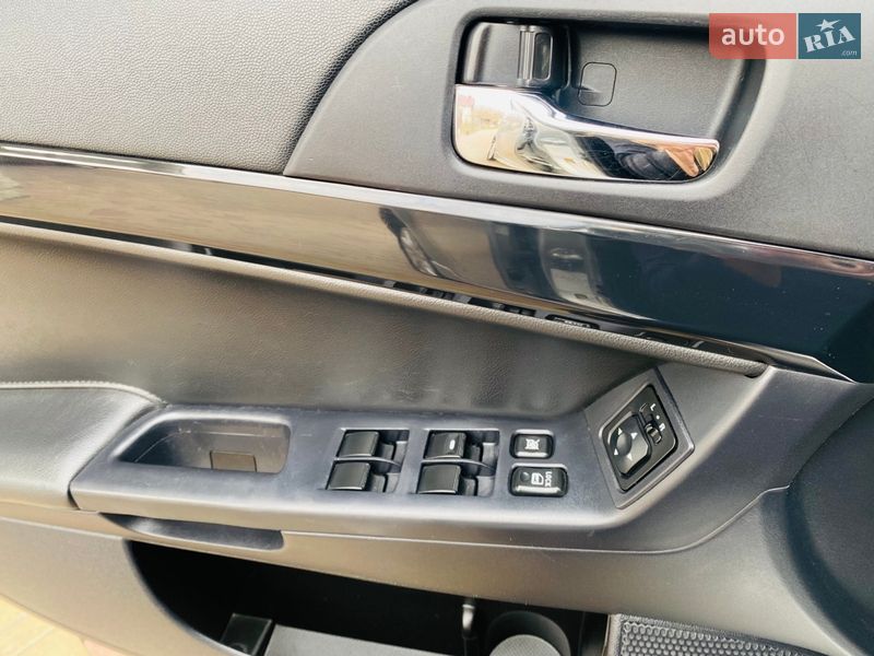 Седан Mitsubishi Lancer 2015 в Ровно
