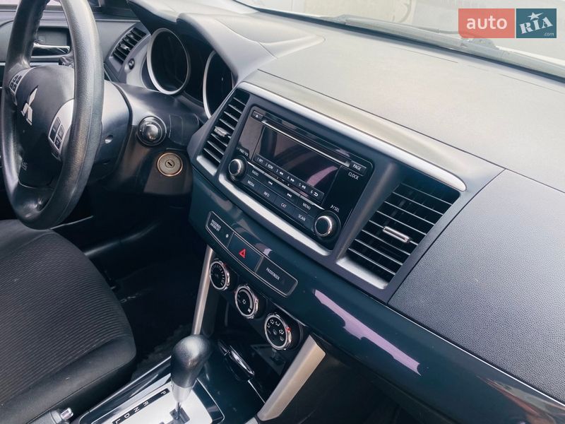 Седан Mitsubishi Lancer 2015 в Ровно