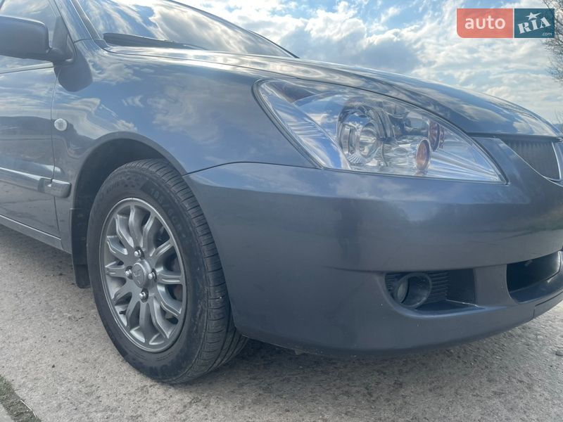 Седан Mitsubishi Lancer 2005 в Косові