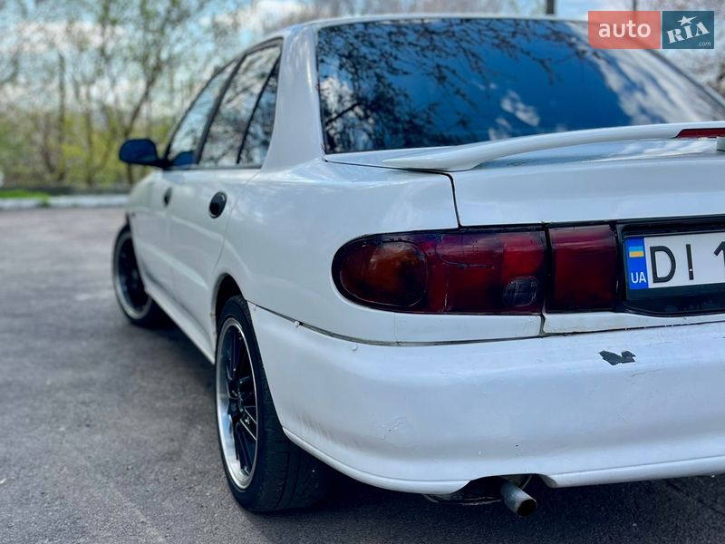 Седан Mitsubishi Lancer 1995 в Кременчуці