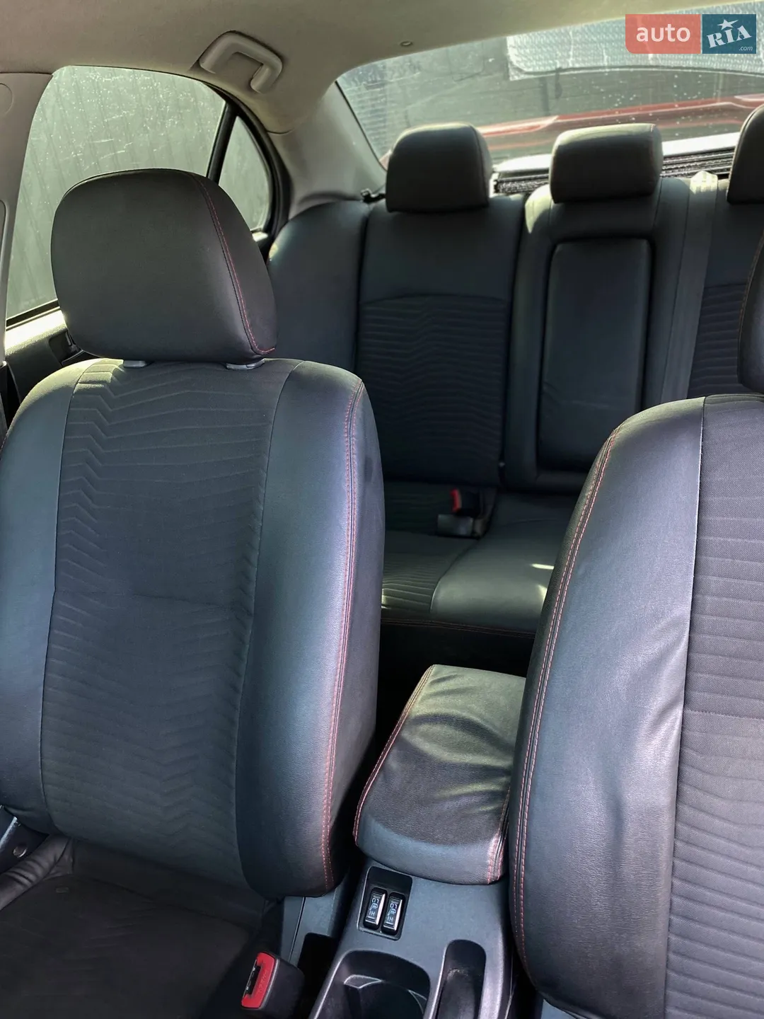2011 Mitsubishi Lancer - мініатюра 2