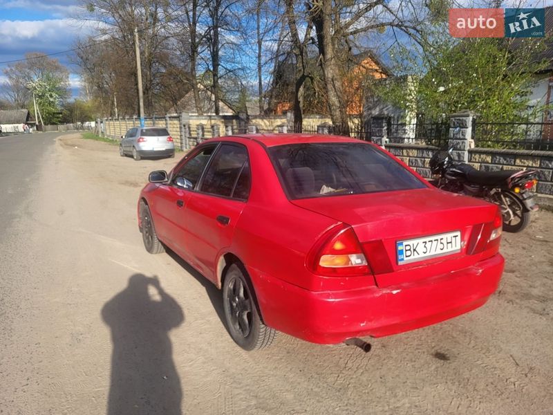 Седан Mitsubishi Lancer 1996 в Старом Селе
