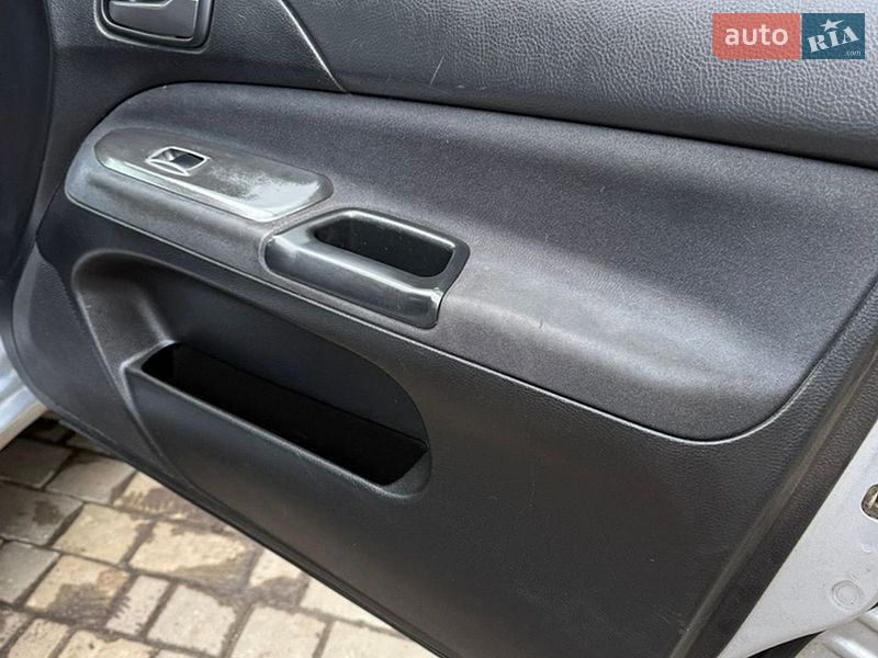 Седан Mitsubishi Lancer 2006 в Днепре