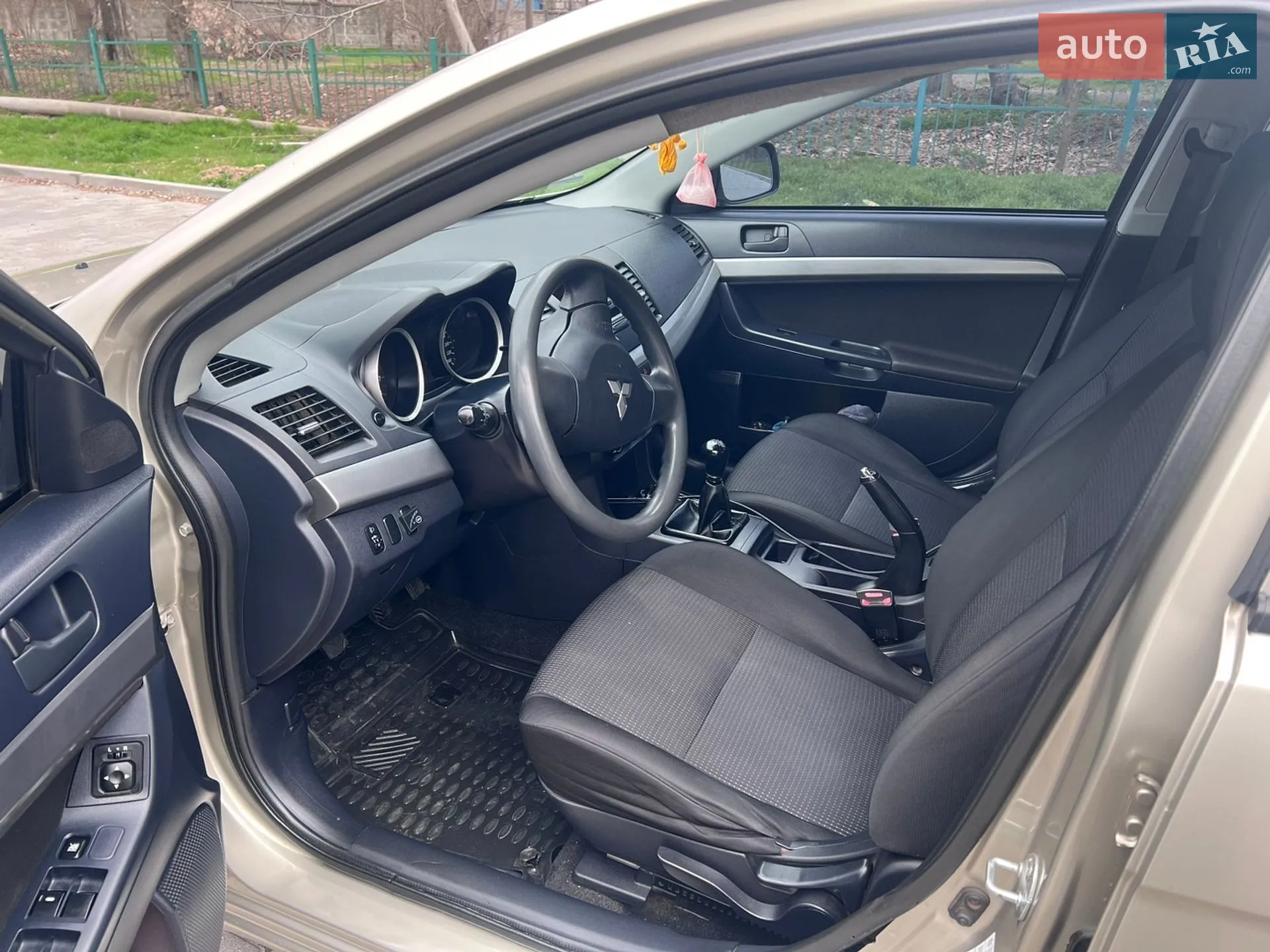 2010 Mitsubishi Lancer - мініатюра 10