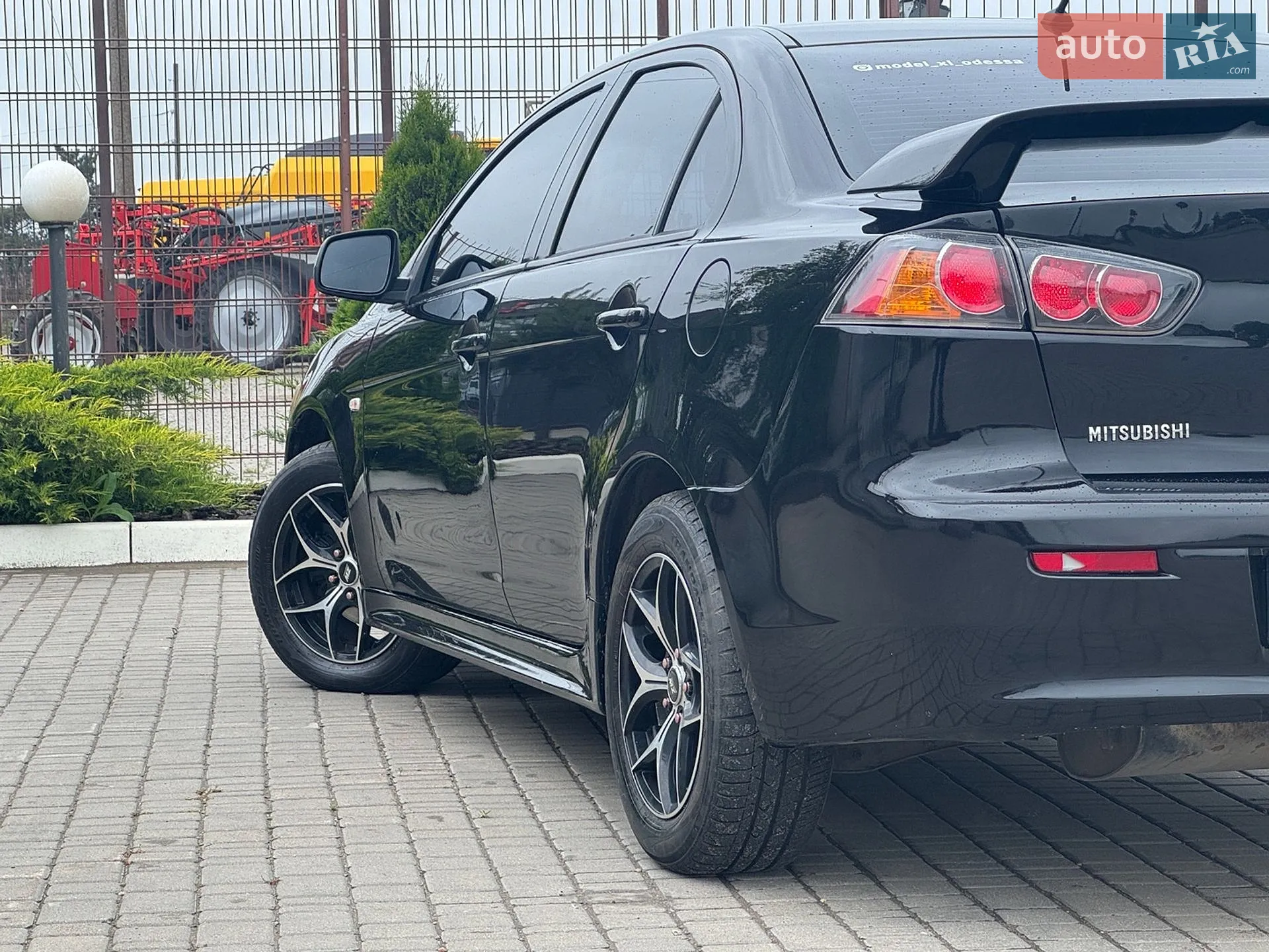 2010 Mitsubishi Lancer - мініатюра 16