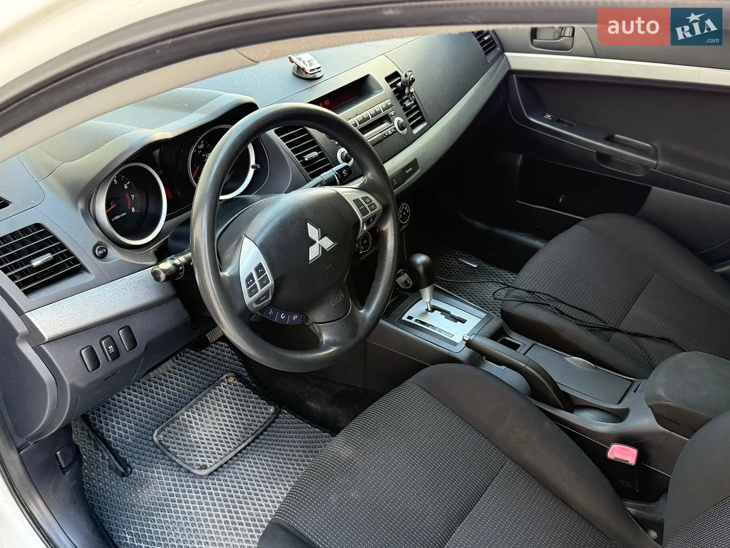 2010 Mitsubishi Lancer - мініатюра 31