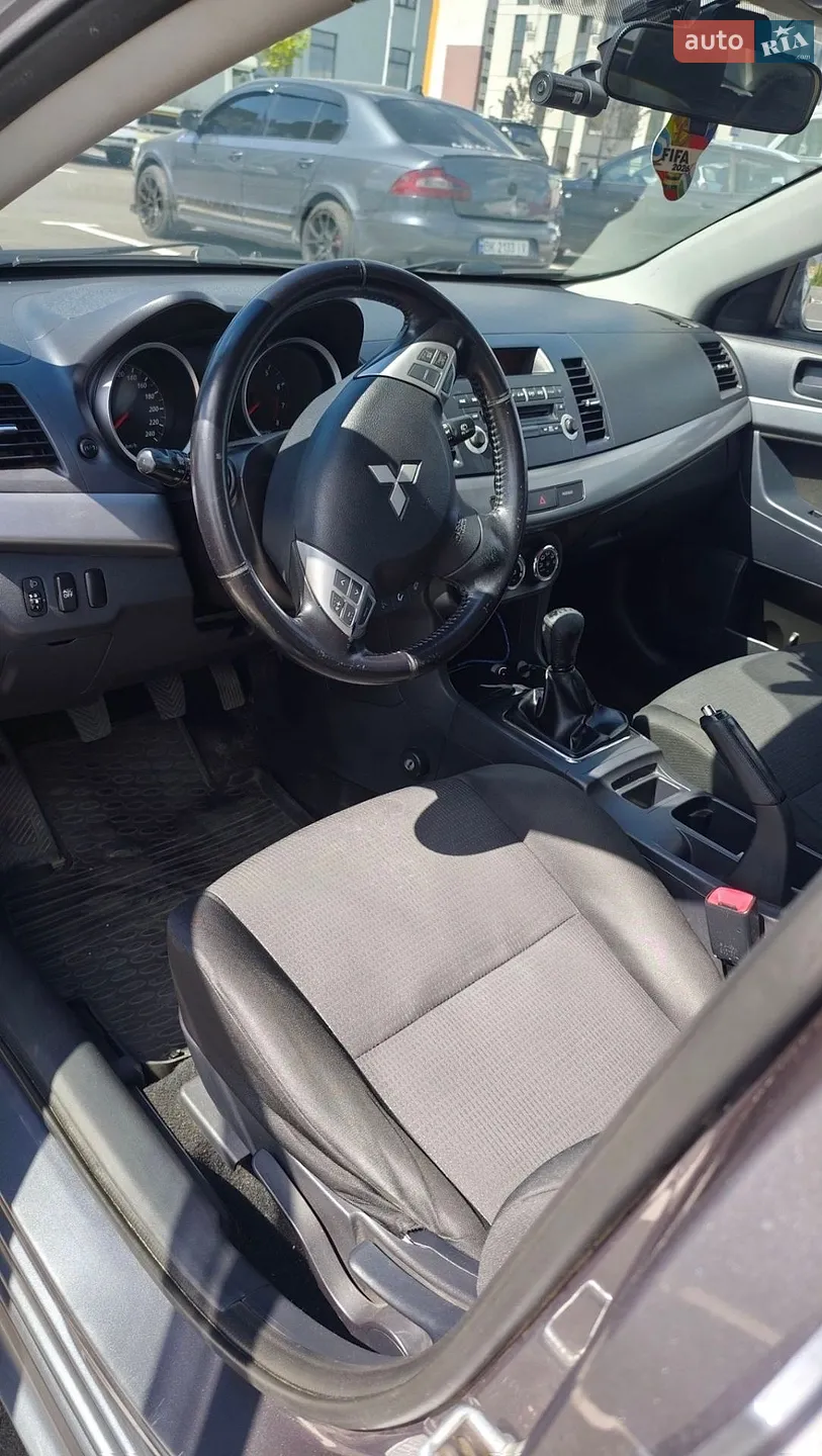 2010 Mitsubishi Lancer - мініатюра 12