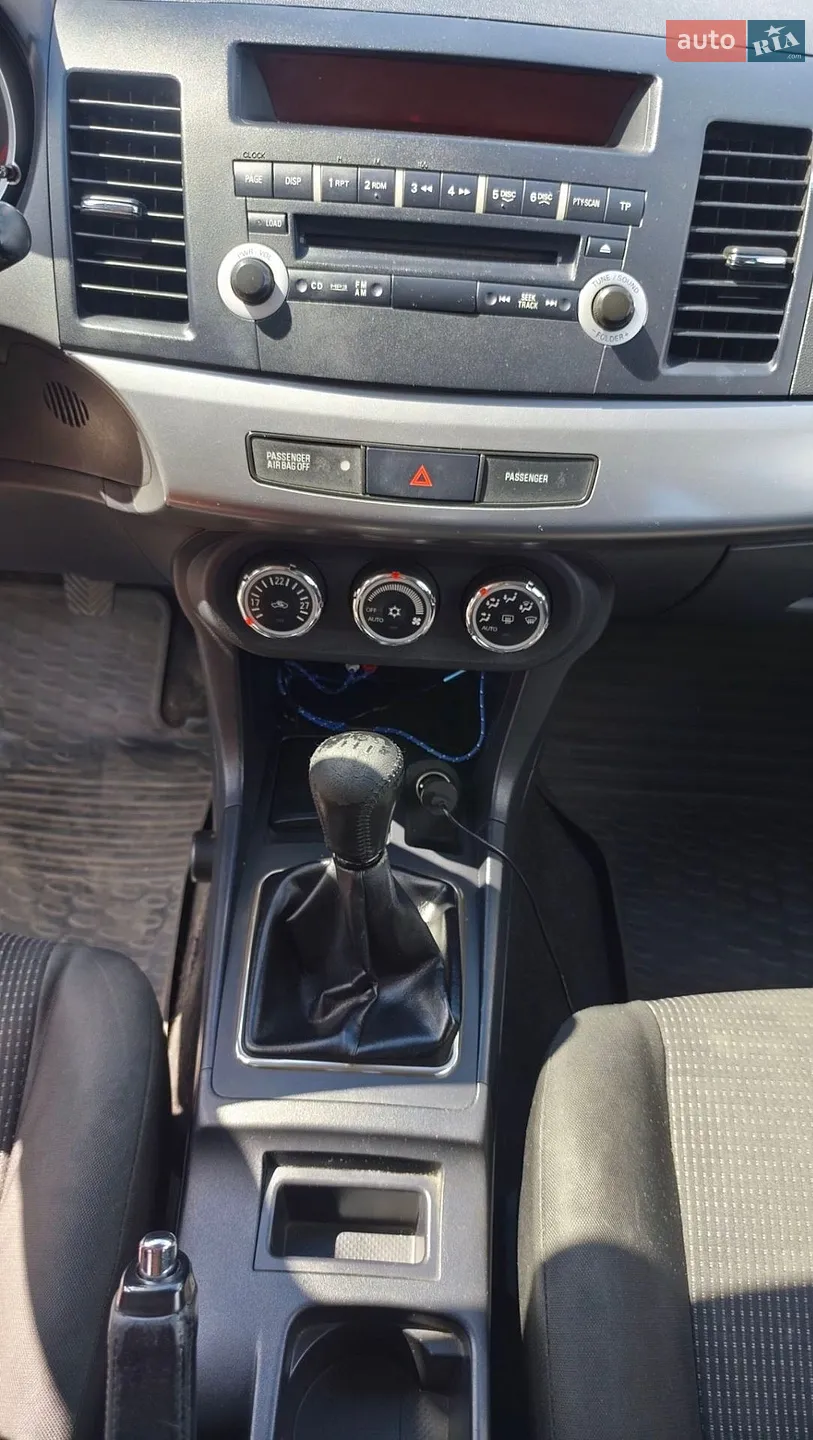 2010 Mitsubishi Lancer - мініатюра 15