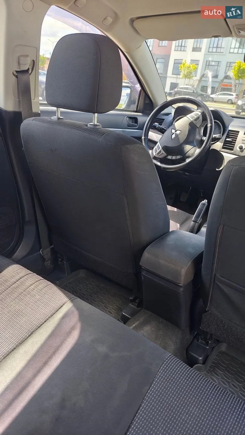 2010 Mitsubishi Lancer - мініатюра 18
