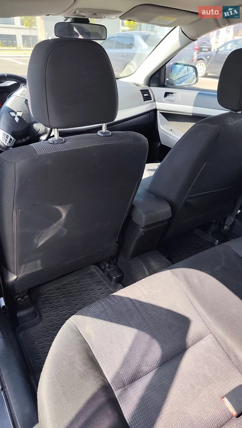2010 Mitsubishi Lancer - мініатюра 17