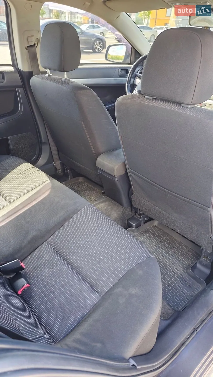2010 Mitsubishi Lancer - мініатюра 19