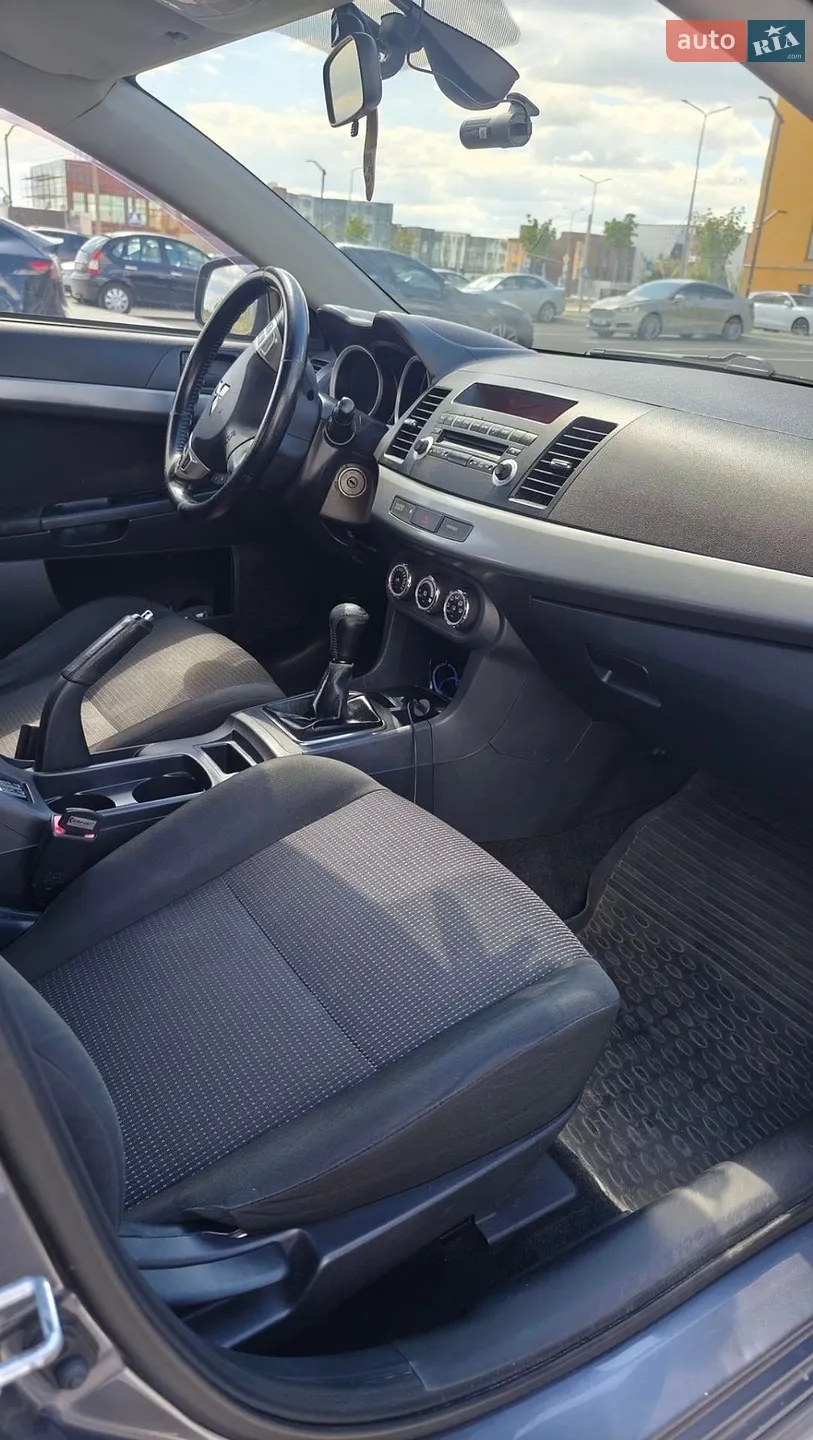 2010 Mitsubishi Lancer - мініатюра 21