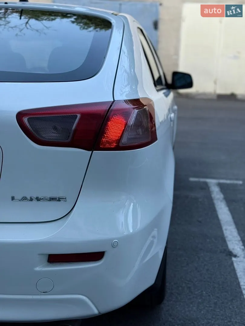 2010 Mitsubishi Lancer - мініатюра 7