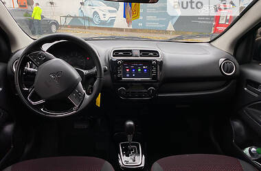 Седан Mitsubishi Mirage 2019 в Чернівцях