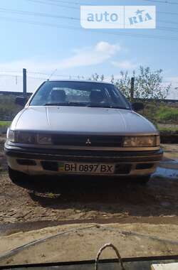 Седан Mitsubishi Mirage 1989 в Дніпрі