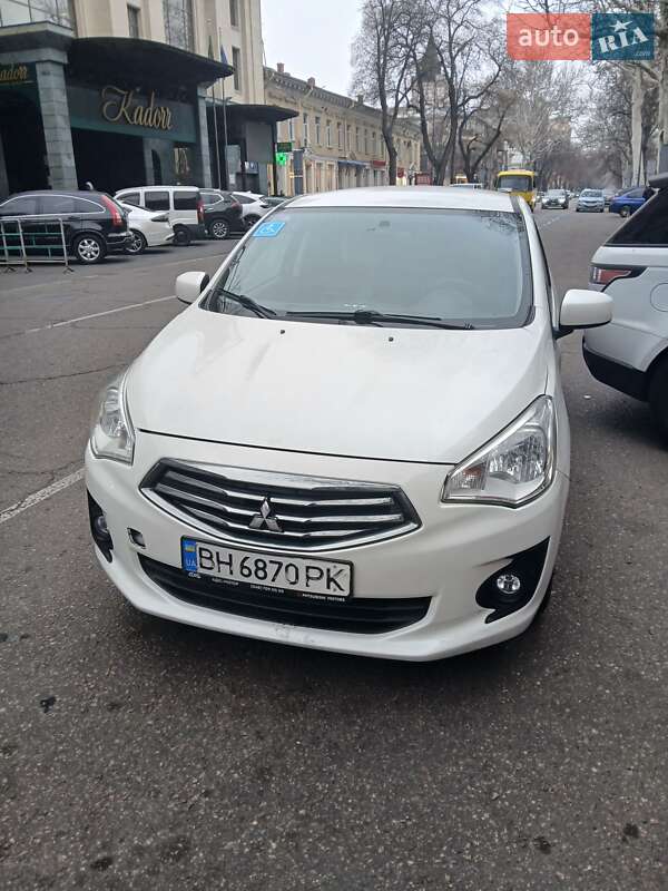 Седан Mitsubishi Mirage 2017 в 