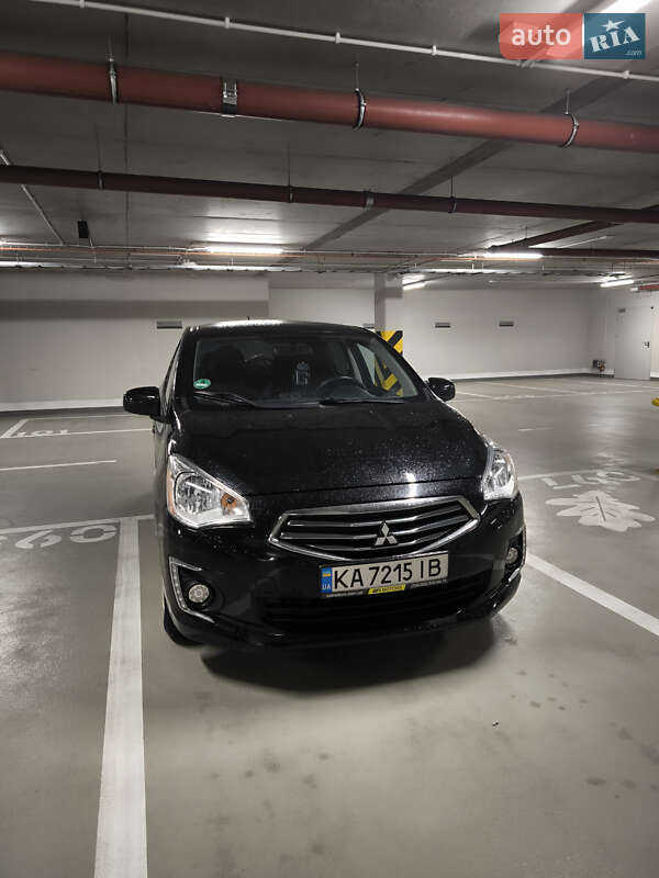 Седан Mitsubishi Mirage 2018 в Киеве