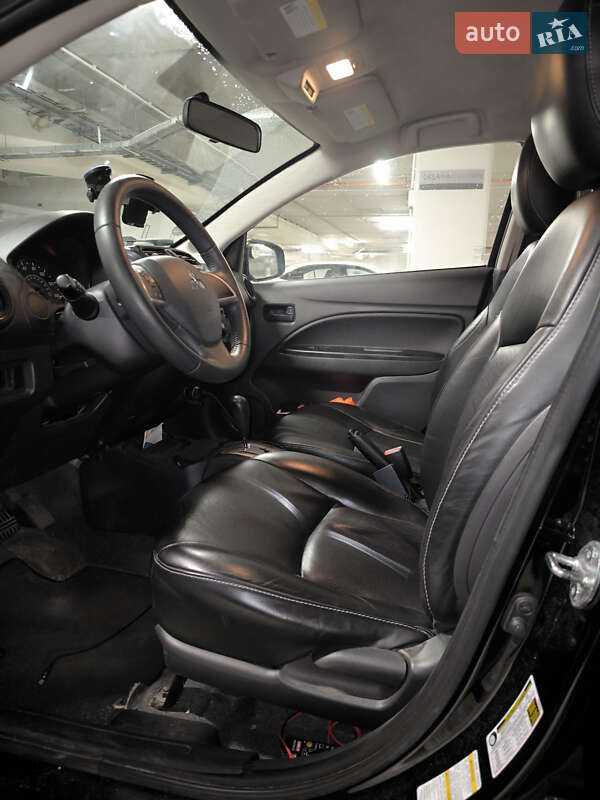 Седан Mitsubishi Mirage 2018 в Киеве