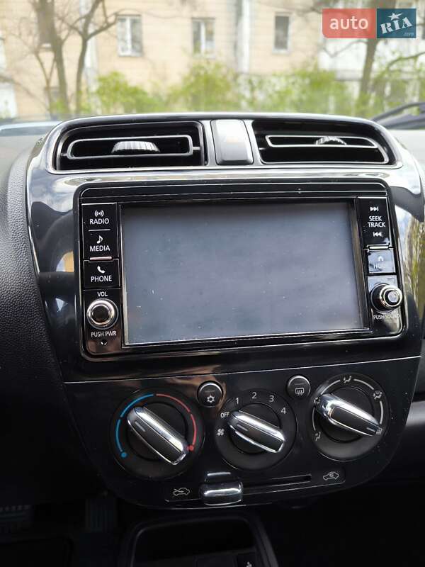 Седан Mitsubishi Mirage 2018 в Киеве