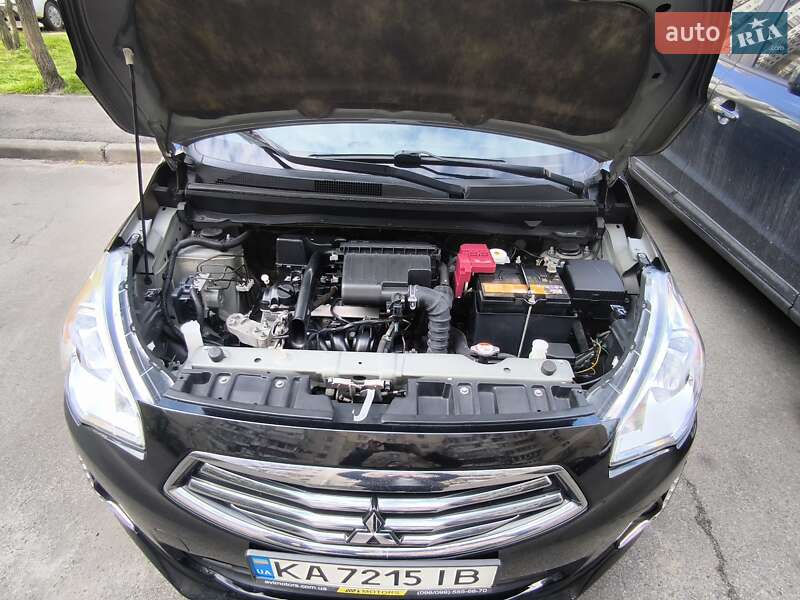 Седан Mitsubishi Mirage 2018 в Киеве