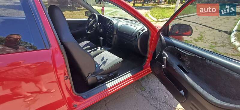 Хэтчбек Mitsubishi Mirage 2002 в Одессе