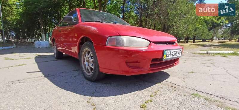 Хэтчбек Mitsubishi Mirage 2002 в Одессе