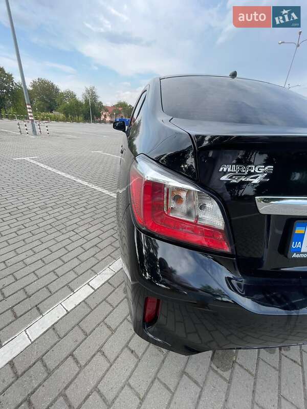 Седан Mitsubishi Mirage 2020 в Днепре