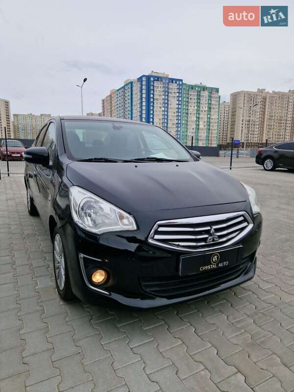 Седан Mitsubishi Mirage 2015 в Одессе