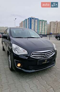 Седан Mitsubishi Mirage 2015 в 