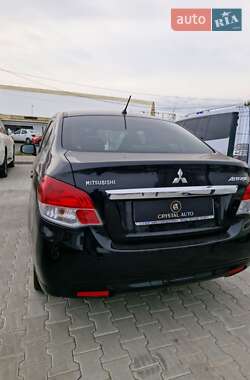 Седан Mitsubishi Mirage 2015 в 