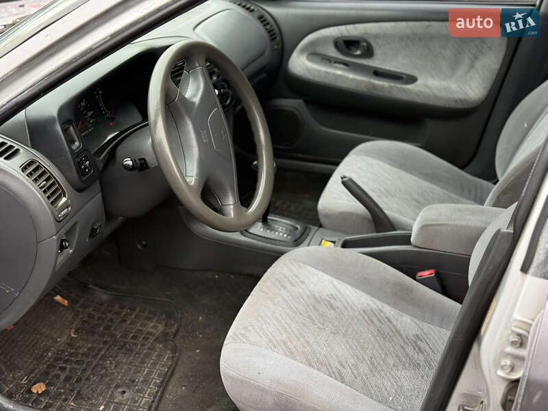 Седан Mitsubishi Mirage 2001 в Киеве