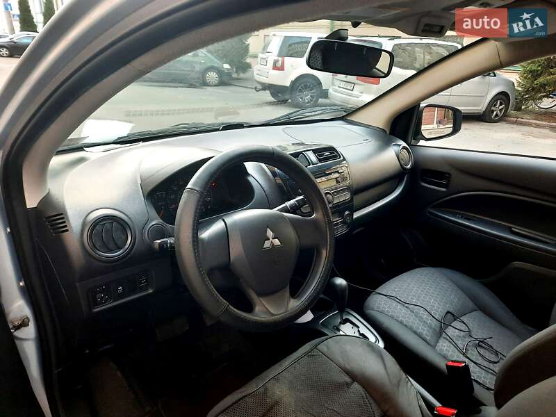 Хэтчбек Mitsubishi Mirage 2014 в Киеве
