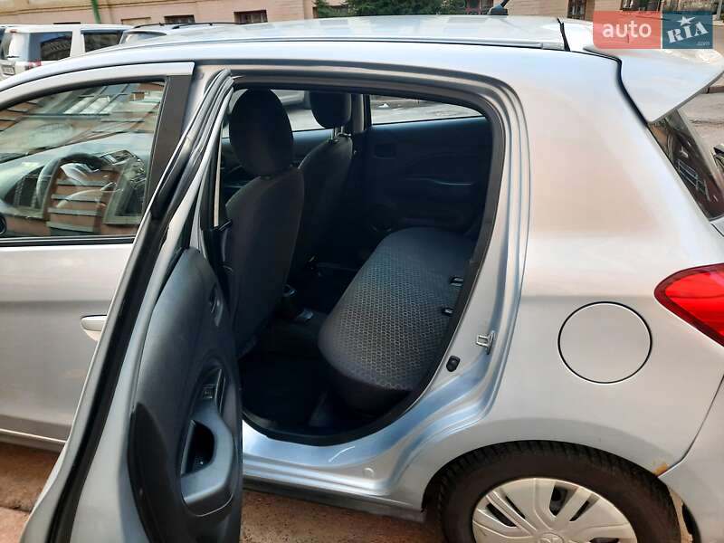 Хэтчбек Mitsubishi Mirage 2014 в Киеве