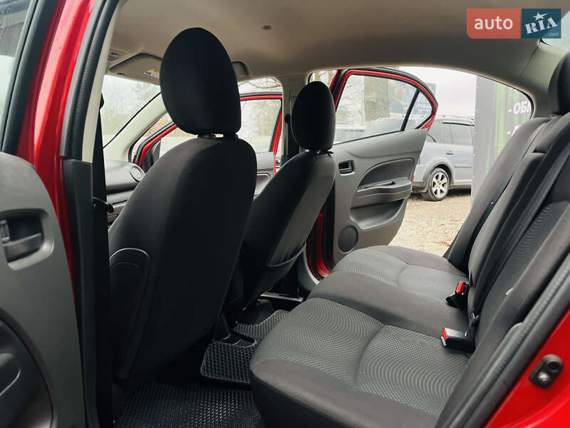 Седан Mitsubishi Mirage 2019 в Харкові