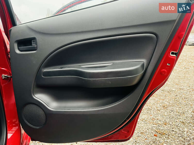 Седан Mitsubishi Mirage 2019 в Харкові