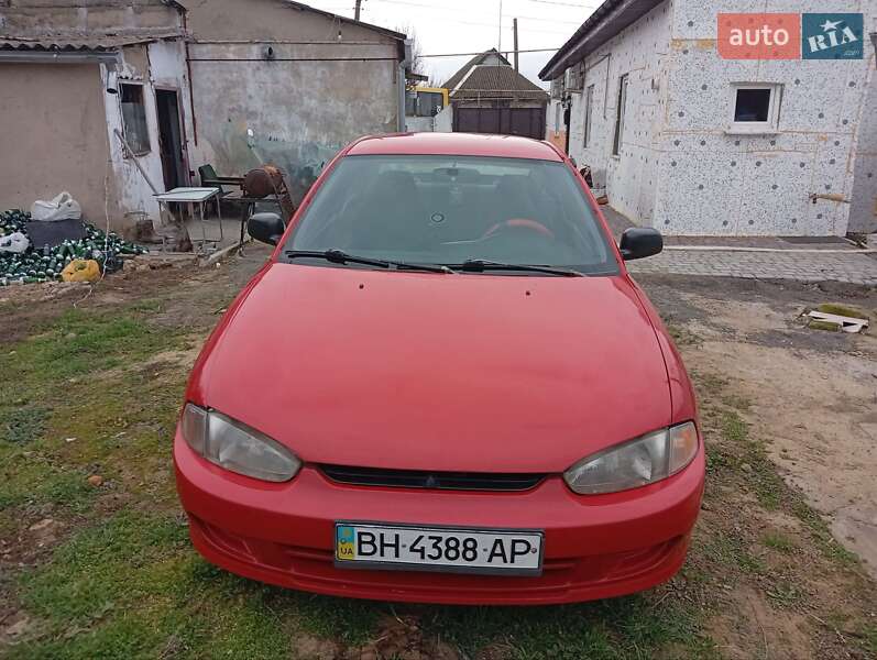 Хэтчбек Mitsubishi Mirage 2002 в Беляевке