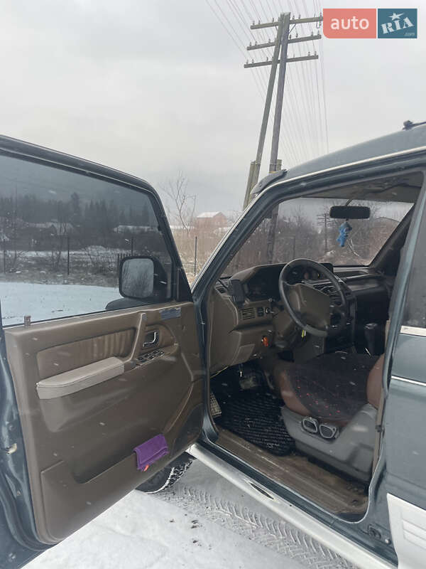 Внедорожник / Кроссовер Mitsubishi Montero 1995 в Микуличине