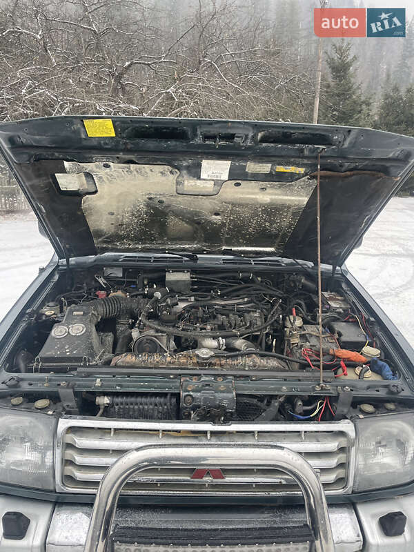 Внедорожник / Кроссовер Mitsubishi Montero 1995 в Микуличине