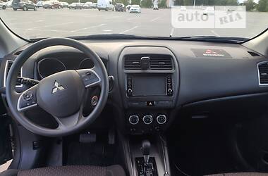 Позашляховик / Кросовер Mitsubishi Outlander Sport 2017 в Запоріжжі