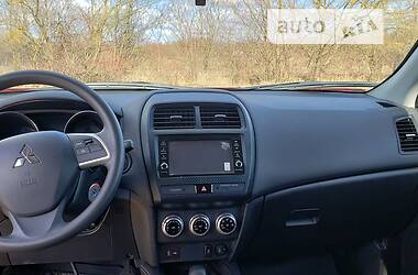 Позашляховик / Кросовер Mitsubishi Outlander Sport 2020 в 