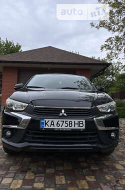 Позашляховик / Кросовер Mitsubishi Outlander Sport 2016 в Києві