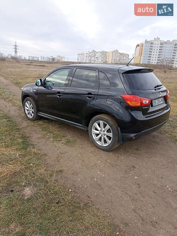 Позашляховик / Кросовер Mitsubishi Outlander Sport 2015 в Миколаєві