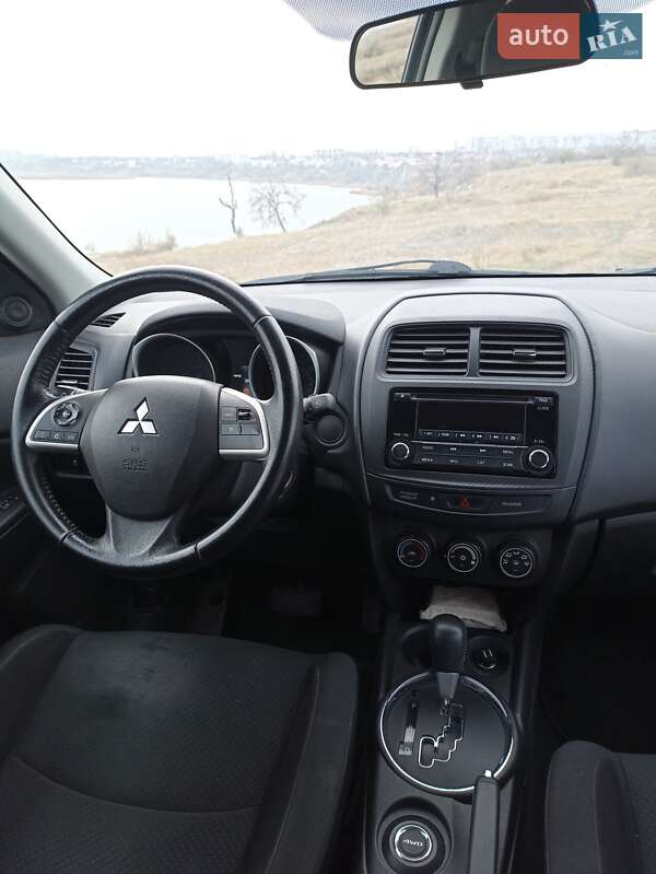 Позашляховик / Кросовер Mitsubishi Outlander Sport 2015 в Миколаєві