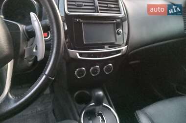 Внедорожник / Кроссовер Mitsubishi Outlander Sport 2014 в 