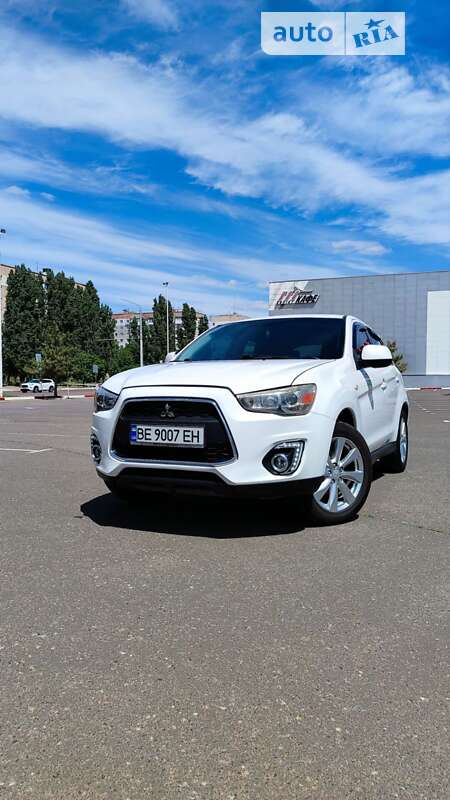 Внедорожник / Кроссовер Mitsubishi Outlander Sport 2015 в Николаеве