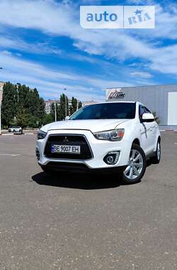 Внедорожник / Кроссовер Mitsubishi Outlander Sport 2015 в Николаеве