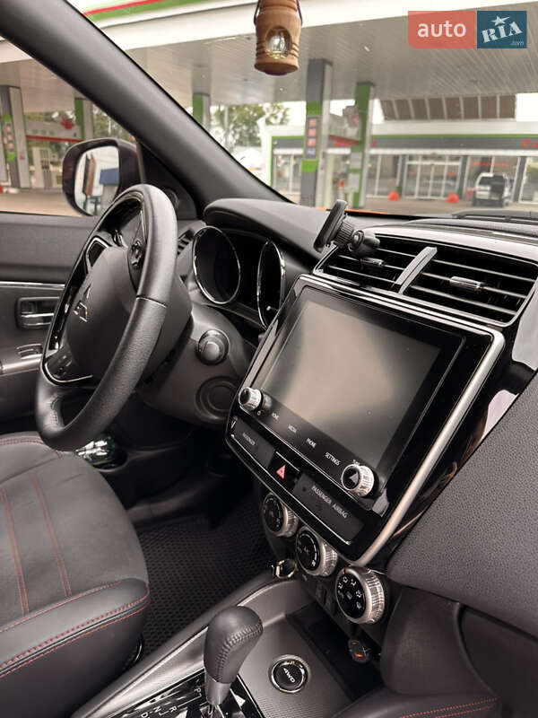 Позашляховик / Кросовер Mitsubishi Outlander Sport 2019 в Житомирі