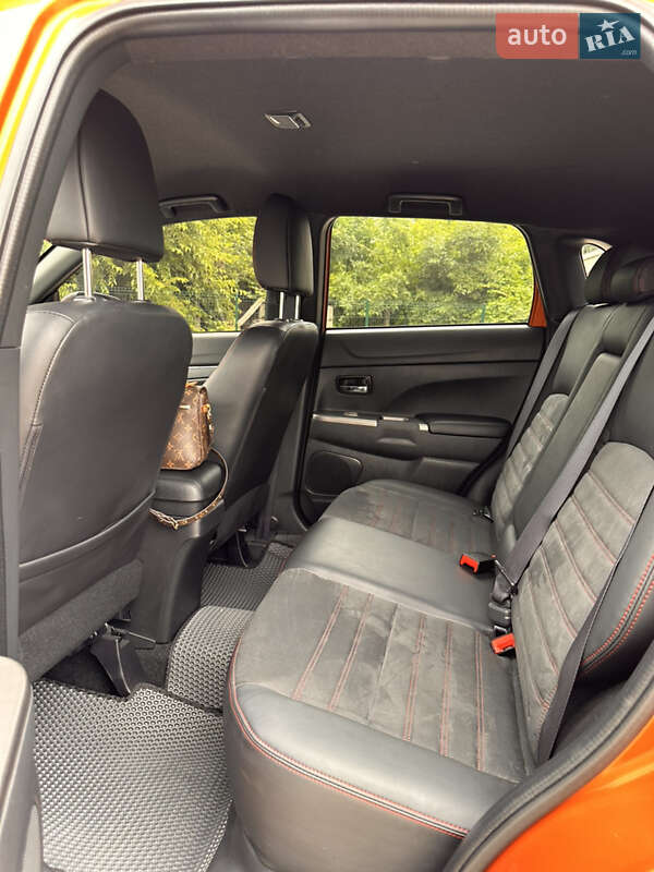 Позашляховик / Кросовер Mitsubishi Outlander Sport 2019 в Житомирі